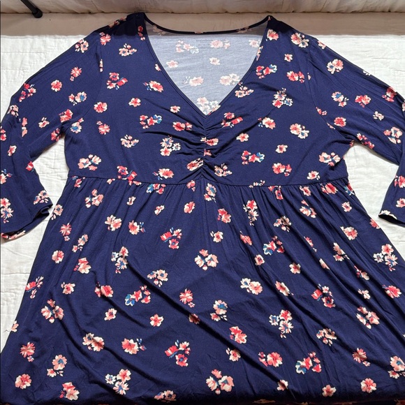 Motherhood Maternity Blue, Pink/white Floral Print V-neck Empire Waist Top NWT - Picture 1 of 10